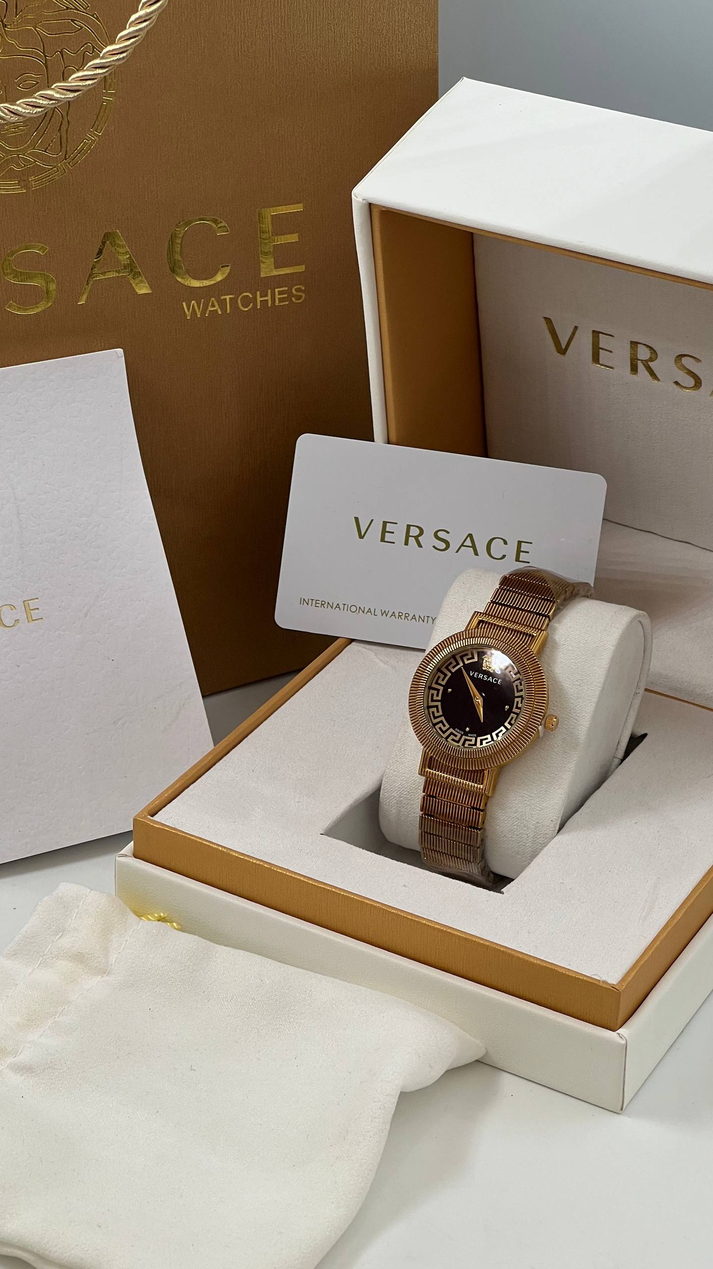 ساعة VERSACE 