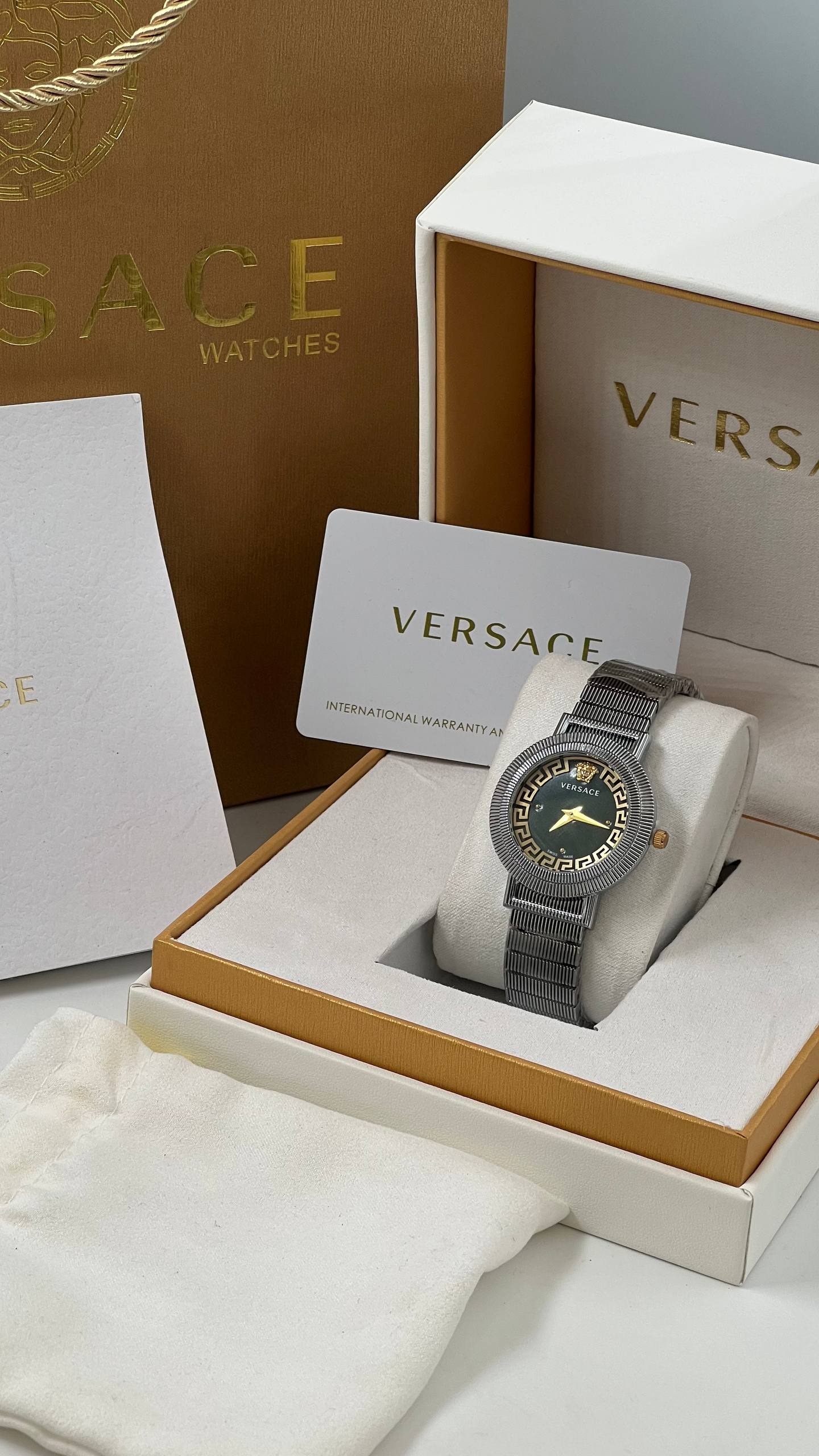 ساعة VERSACE 