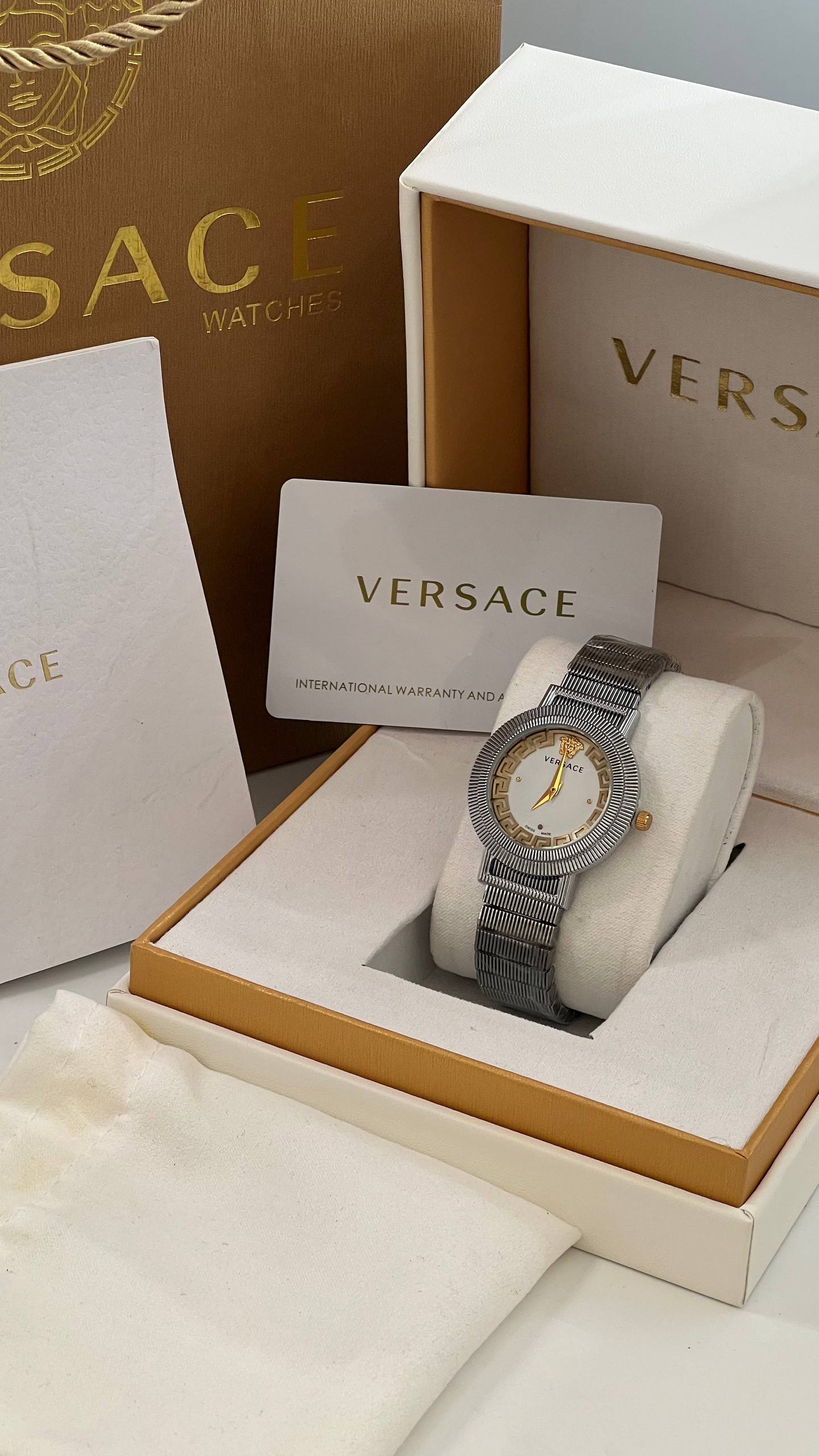 ساعة VERSACE 